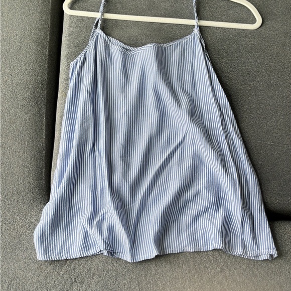 Cute beachy tank - Picture 2 of 2